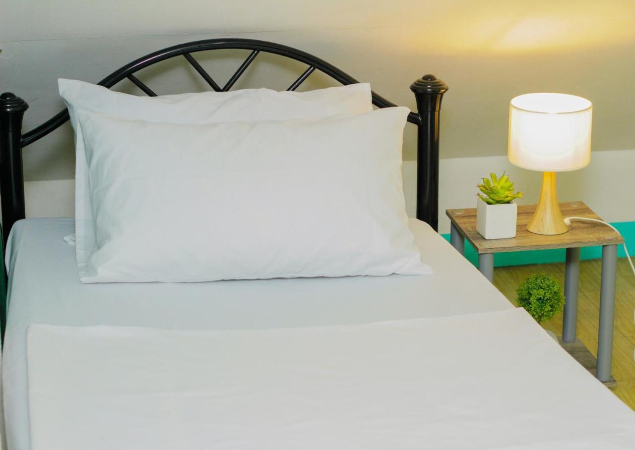 Backpackers Homestay - Nomadsmnl Manila Zewnętrze zdjęcie
