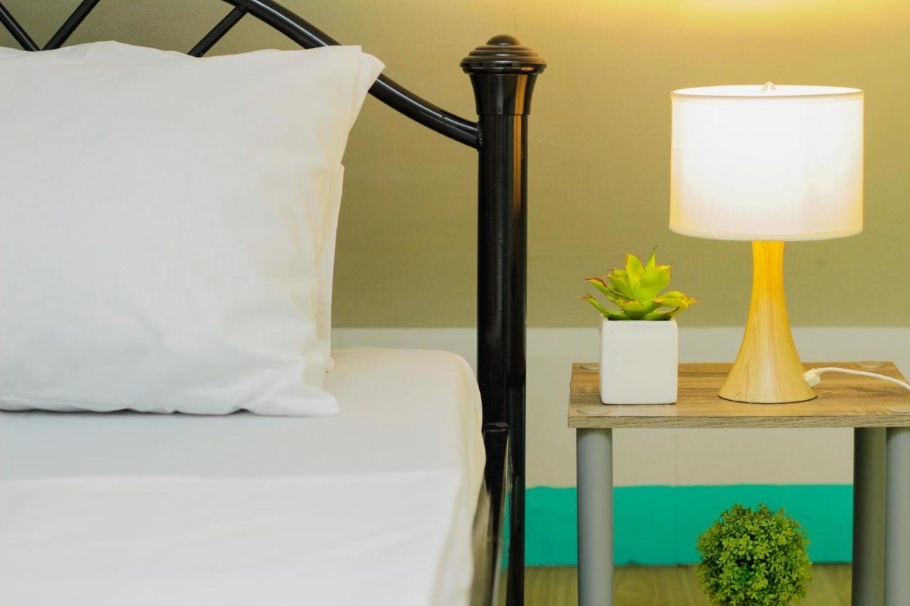 Backpackers Homestay - Nomadsmnl Manila Zewnętrze zdjęcie